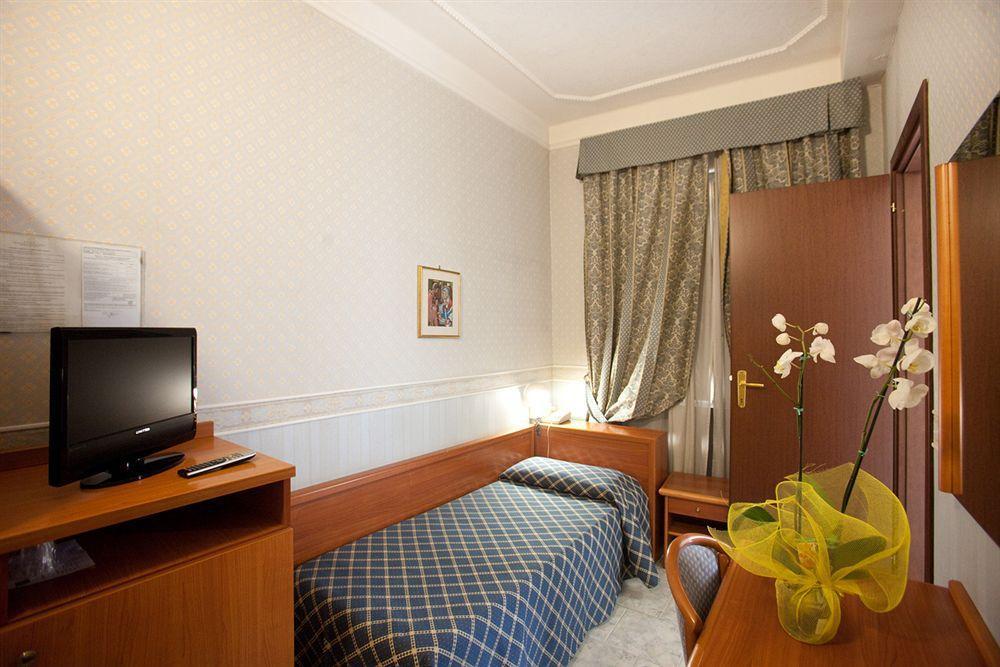 Hotel Emmaus Róma Kültér fotó