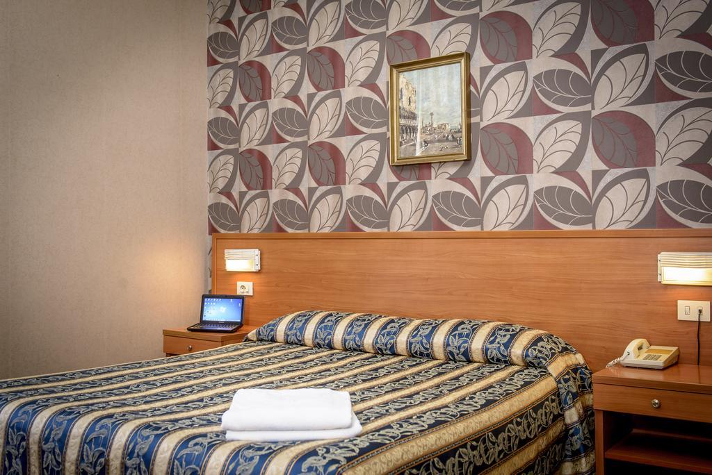 Hotel Emmaus Róma Kültér fotó