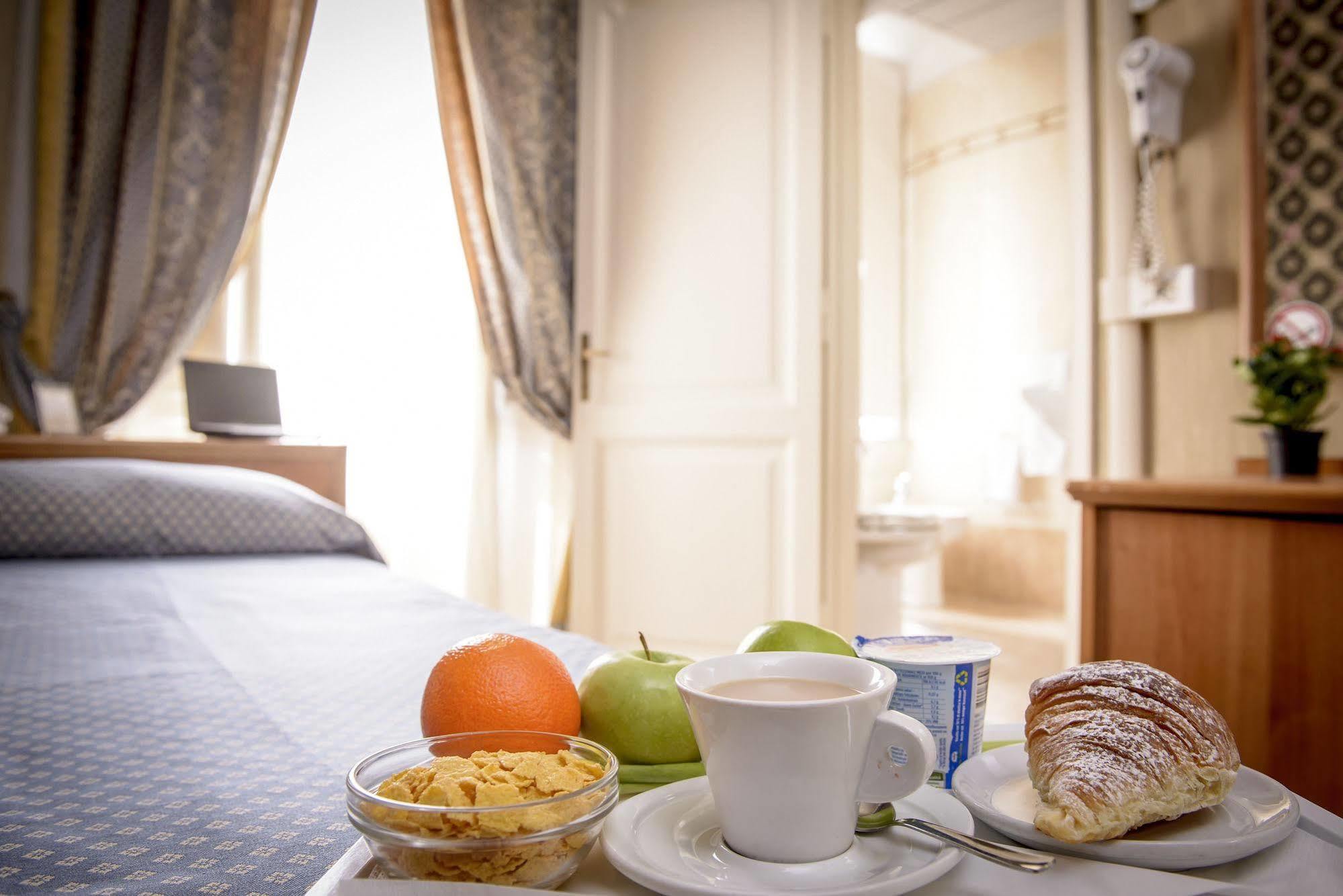 Hotel Emmaus Róma Kültér fotó