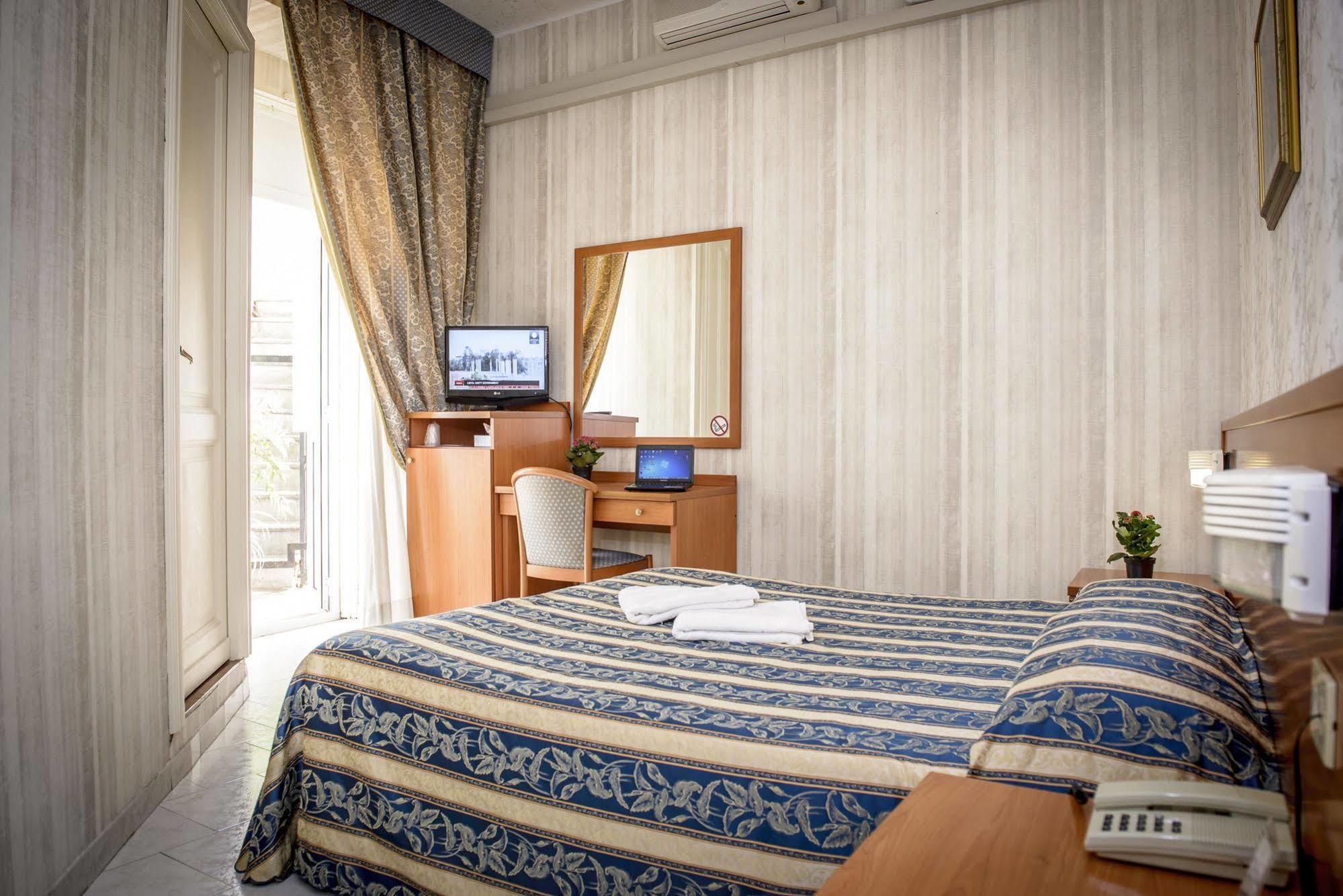 Hotel Emmaus Róma Kültér fotó